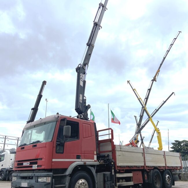 Autoc IVECO EUROTECH 190E30 AH 254 YN HIAB 120 3 2