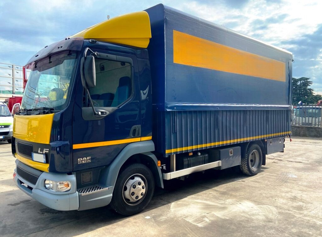 DAF LF 45.180 CV 075 XE Centina 1
