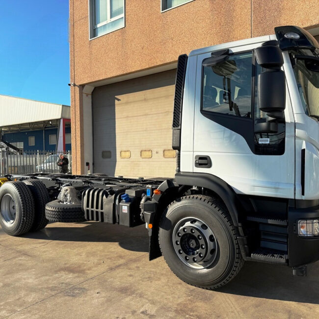 Autoc – IVECO EUROCARGO 180E32K – 757588 + 757644 – A Telaio (1)