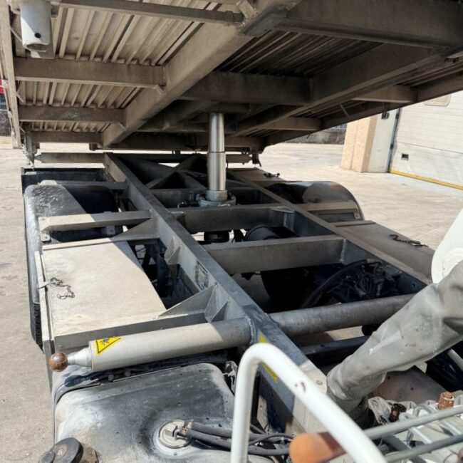 Autoc NISSAN ATLEON 35.15 – EM 955 EV – P2300L 2SI (8)